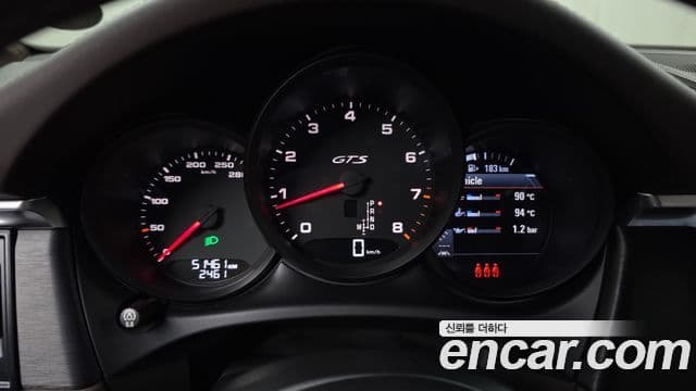 Porsche Macan 2020 — ფოტო 8/20