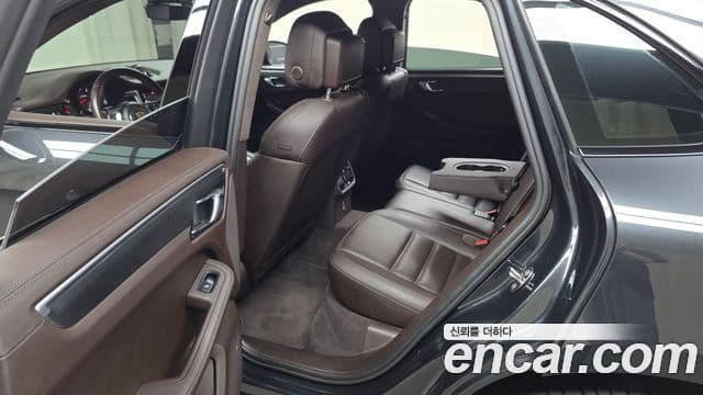 Porsche Macan 2020 — ფოტო 12/20