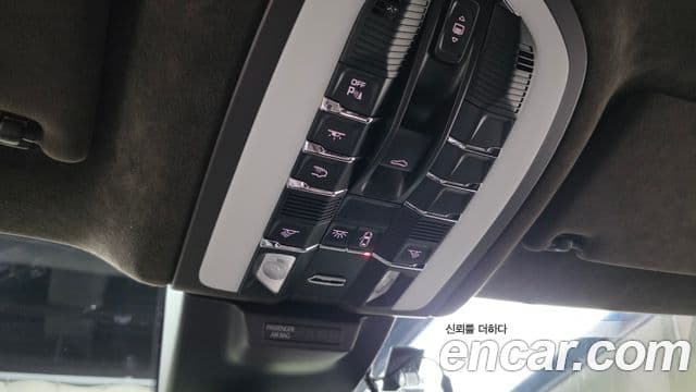 Porsche Macan 2020 — ფოტო 16/20