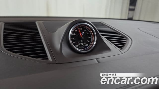 Porsche Macan 2020 — ფოტო 19/20