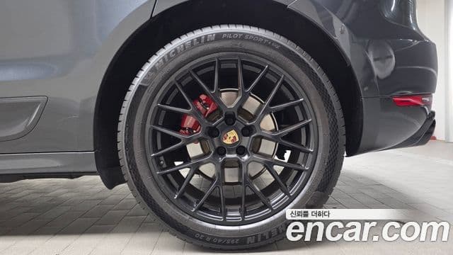 Porsche Macan 2020 — Photo 9/30