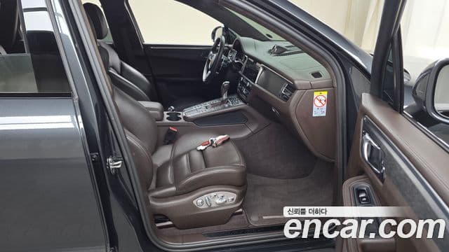 Porsche Macan 2020 — Photo 24/30