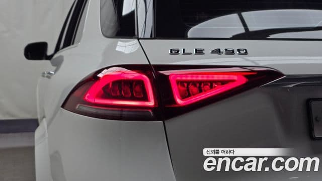 Mercedes-Benz GLE-Class 2019 — Photo 19/30