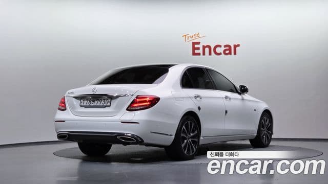 Mercedes-Benz E-Class 2019 — ფოტო 2/20