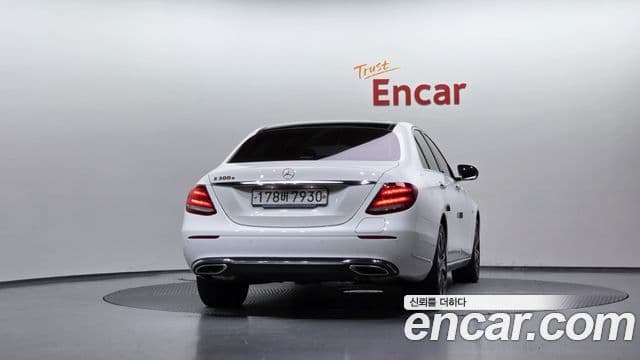 Mercedes-Benz E-Class 2019 — ფოტო 4/20
