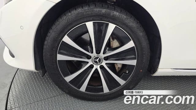 Mercedes-Benz E-Class 2019 — ფოტო 5/20