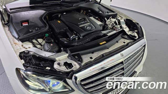 Mercedes-Benz E-Class 2019 — ფოტო 6/20