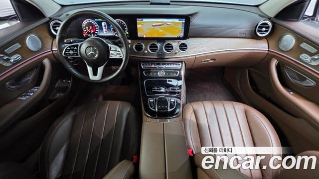 Mercedes-Benz E-Class 2019 — ფოტო 7/20