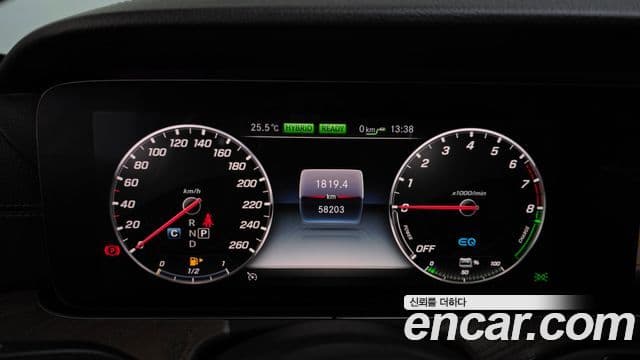 Mercedes-Benz E-Class 2019 — ფოტო 8/20