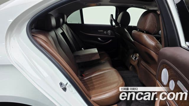 Mercedes-Benz E-Class 2019 — ფოტო 12/20
