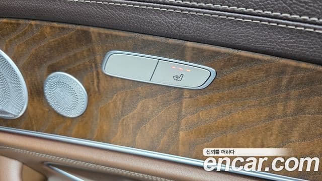 Mercedes-Benz E-Class 2019 — ფოტო 19/20