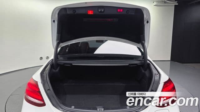 Mercedes-Benz E-Class 2019 — ფოტო 20/20