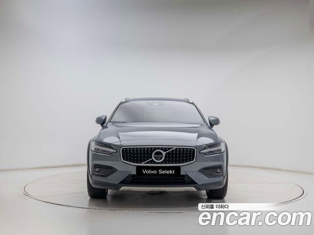 Volvo V60 Cross Country 2022 — Фото 1/19