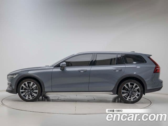 Volvo V60 Cross Country 2022 — Фото 2/19