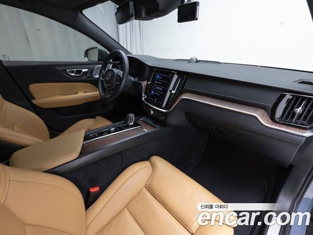 Volvo V60 Cross Country 2022 — Фото 11/19