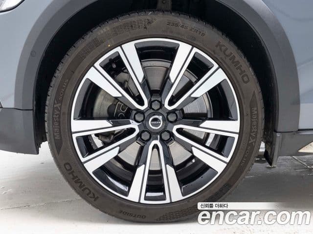 Volvo V60 Cross Country 2022 — Фото 13/19