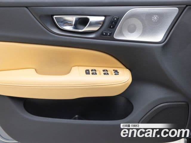Volvo V60 Cross Country 2022 — Фото 16/19
