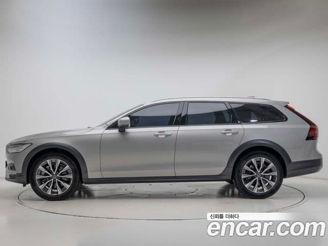 Volvo V90 Cross Country 2023 — Şəkil 7/19