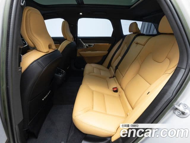 Volvo V90 Cross Country 2023 — Şəkil 9/19