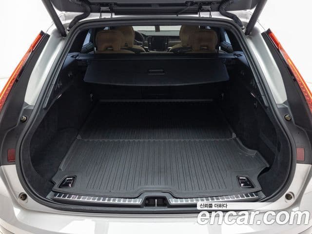 Volvo V90 Cross Country 2023 — Şəkil 16/19