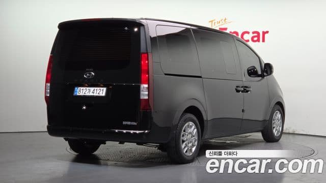 Hyundai Staria 2022 — ფოტო 2/20
