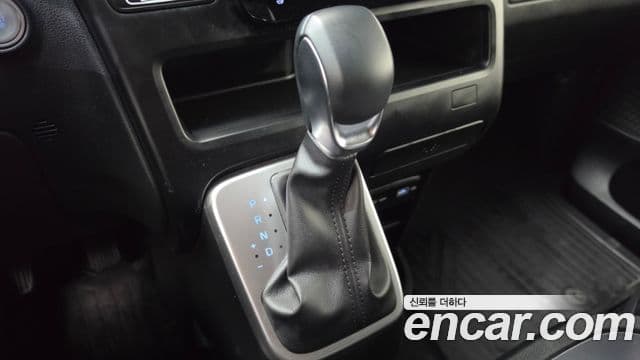 Hyundai Staria 2022 — ფოტო 9/20
