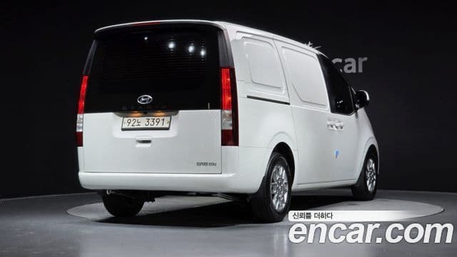 Hyundai Staria 2021 — ფოტო 2/20
