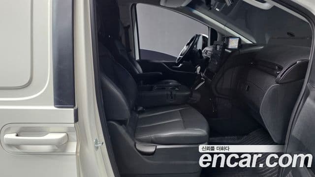 Hyundai Staria 2021 — ფოტო 11/20