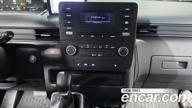 Hyundai Staria 2021 — ფოტო 14/20