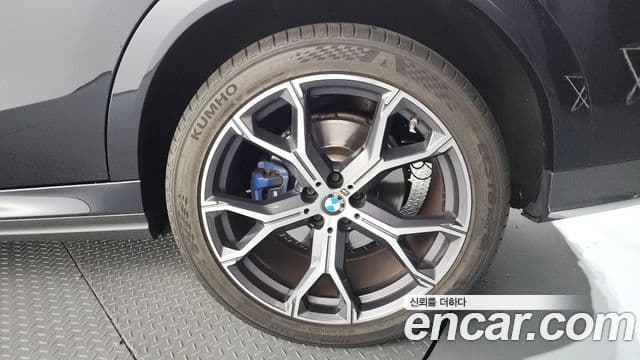 BMW X6 2022 — Photo 28/34