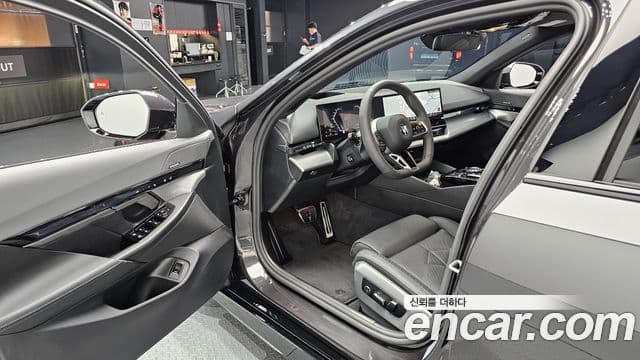 BMW 5 Series 2025 — ფოტო 10/20
