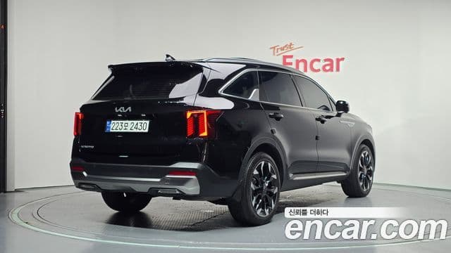 Kia Sorento 2023 — ფოტო 2/20