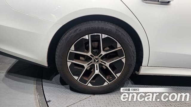 Mercedes-Benz E-Class 2024 — ფოტო 5/20