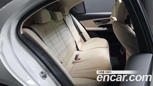 Mercedes-Benz E-Class 2024 — ფოტო 11/20