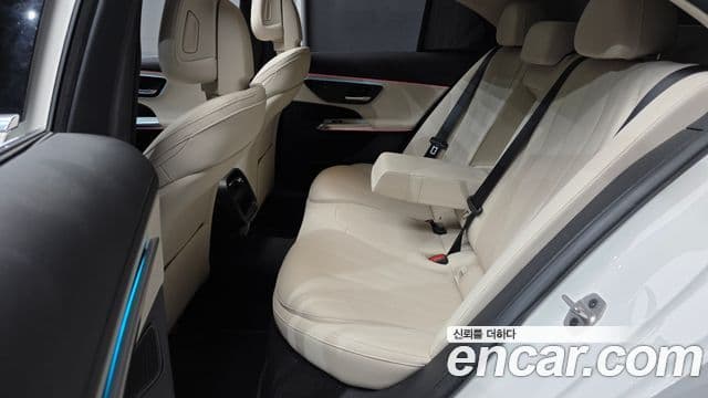 Mercedes-Benz E-Class 2024 — ფოტო 12/20