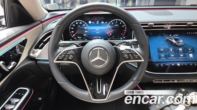 Mercedes-Benz E-Class 2024 — ფოტო 13/20