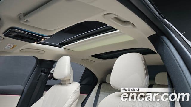 Mercedes-Benz E-Class 2024 — ფოტო 17/20