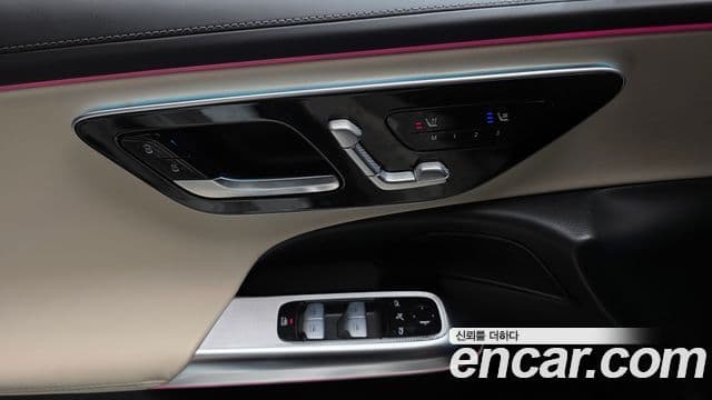 Mercedes-Benz E-Class 2024 — ფოტო 18/20