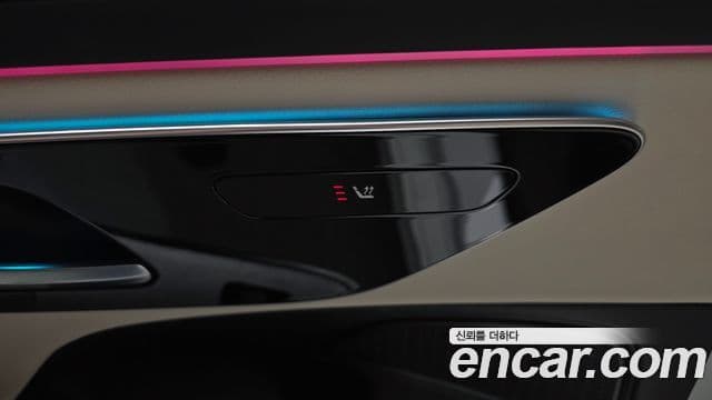 Mercedes-Benz E-Class 2024 — ფოტო 19/20