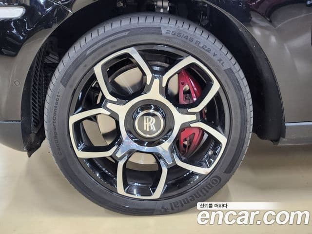 Rolls-Royce Cullinan 2023 — ფოტო 4/20
