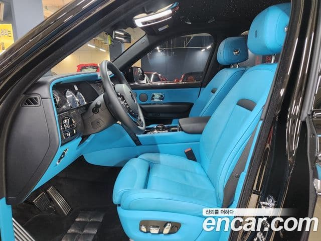 Rolls-Royce Cullinan 2023 — ფოტო 8/20
