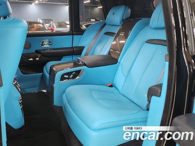 Rolls-Royce Cullinan 2023 — ფოტო 15/20