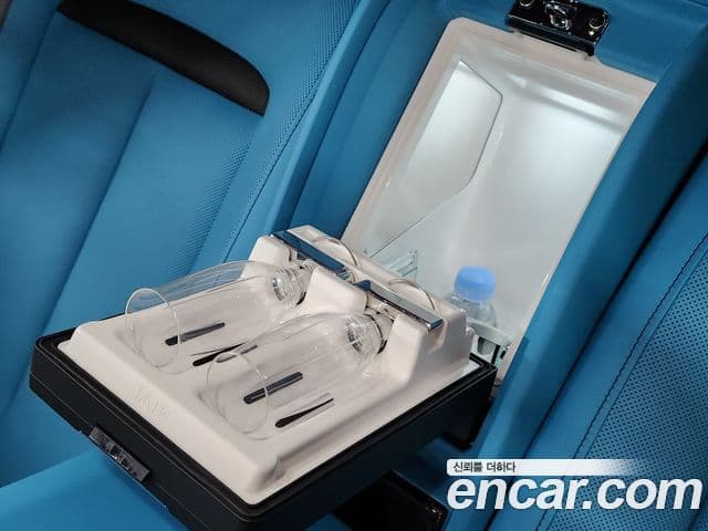 Rolls-Royce Cullinan 2023 — ფოტო 16/20