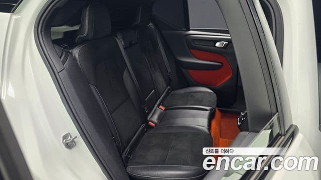 Volvo XC40 2021 — ფოტო 11/20