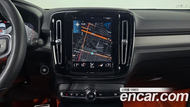 Volvo XC40 2021 — ფოტო 15/20