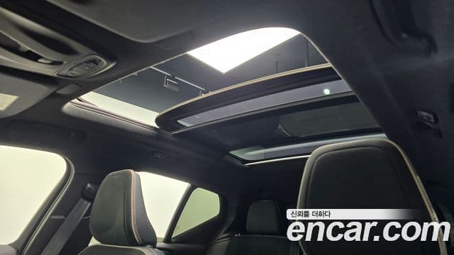 Volvo XC40 2021 — ფოტო 18/20