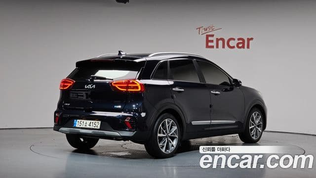 Kia Niro 2021 — Фото 2/20