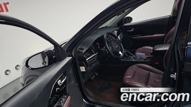 Kia Niro 2021 — Фото 10/20