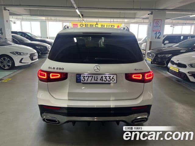 Mercedes-Benz GLB-Class 2021 — ფოტო 2/20