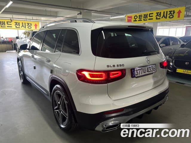 Mercedes-Benz GLB-Class 2021 — ფოტო 3/20